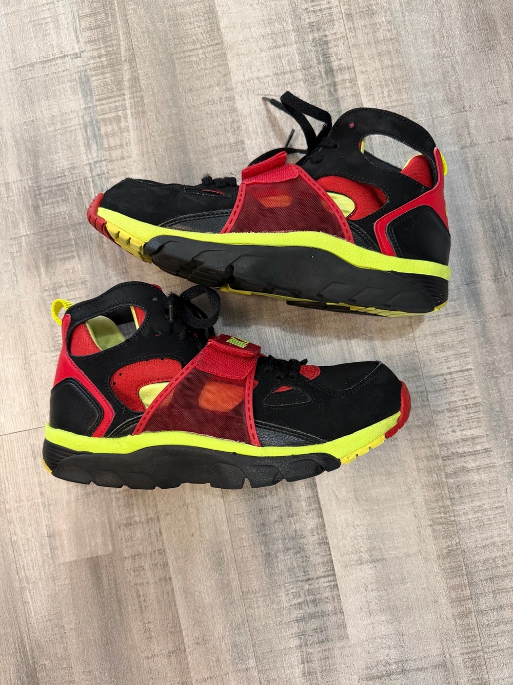 Nike Air Huarache Trainer Mid Black Red Volt Neon Mens US 8.5 Vintage 1991 Retro